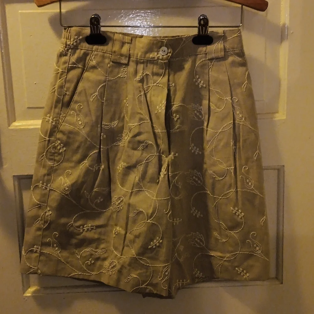 Vintage high waisted mom shorts embroidery design 6